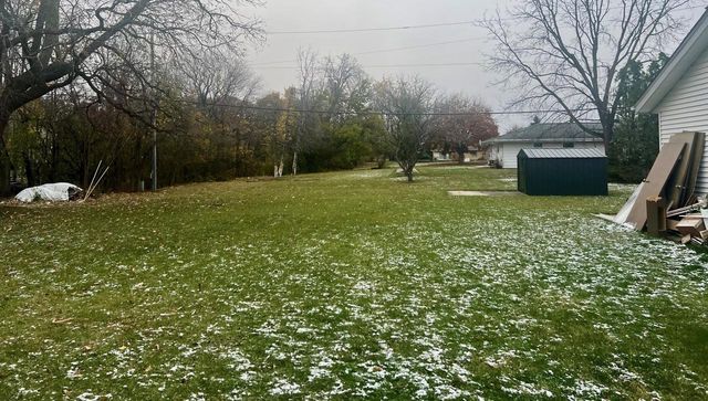 4646 S 124th STREET, Greenfield, WI 53228