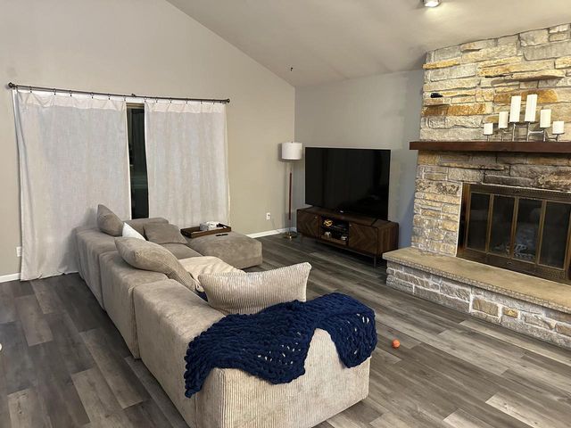 4646 S 124th STREET, Greenfield, WI 53228