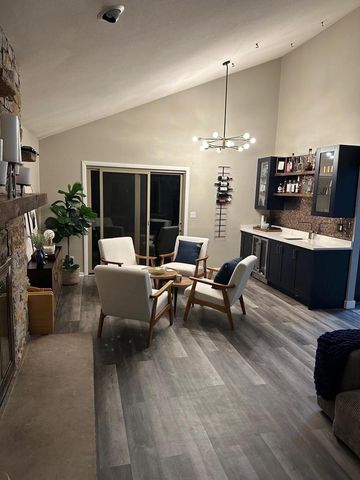 4646 S 124th STREET, Greenfield, WI 53228