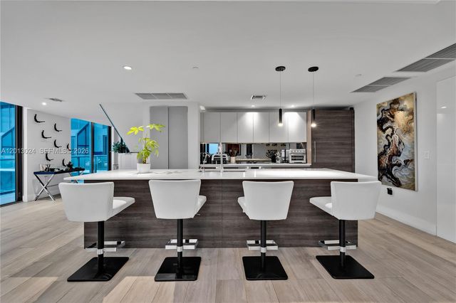 121 NE 34th Street PH3217, Miami, FL 33137
