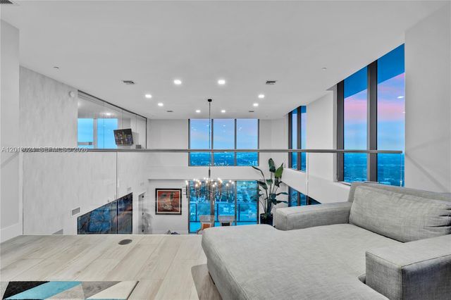 121 NE 34th Street PH3217, Miami, FL 33137