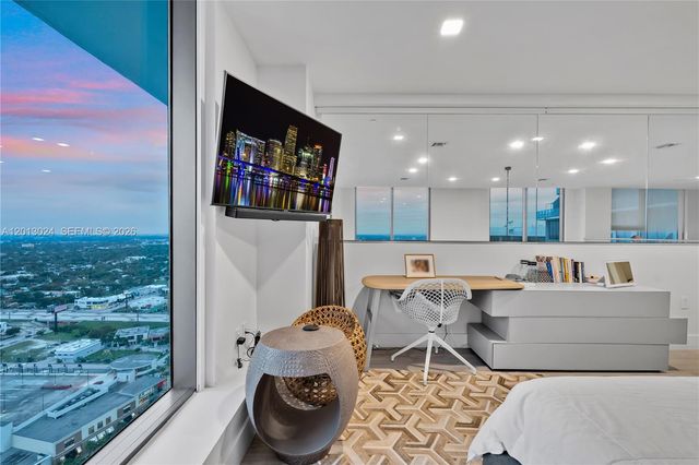 121 NE 34th Street PH3217, Miami, FL 33137