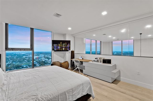 121 NE 34th Street PH3217, Miami, FL 33137