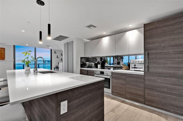 121 NE 34th Street PH3217, Miami, FL 33137