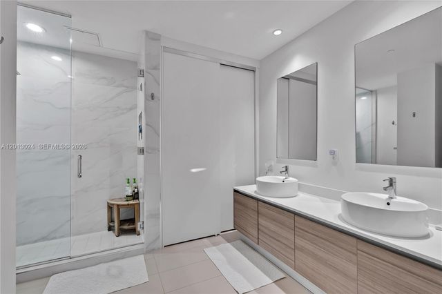 121 NE 34th Street PH3217, Miami, FL 33137