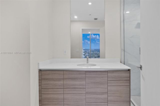 121 NE 34th Street PH3217, Miami, FL 33137