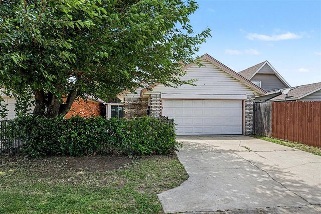 2136 Meench Drive, Moore, OK 73170