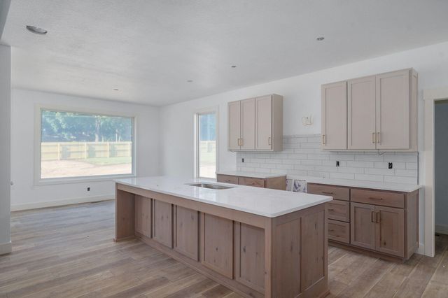 2950 W Marty Street, Springfield, MO 65810