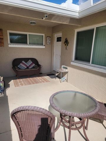 27 Vista Del Rio, Boynton Beach, FL 33426