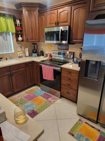 27 Vista Del Rio, Boynton Beach, FL 33426