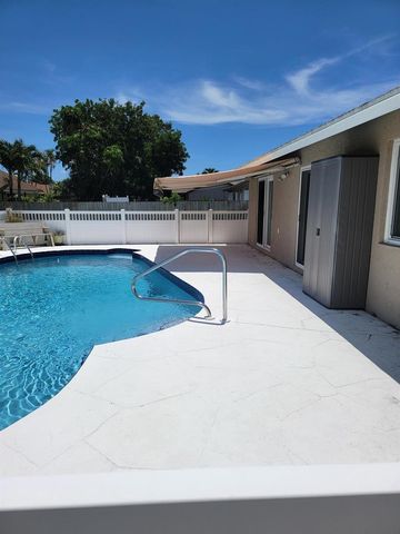 27 Vista Del Rio, Boynton Beach, FL 33426