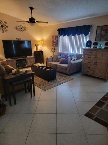 27 Vista Del Rio, Boynton Beach, FL 33426