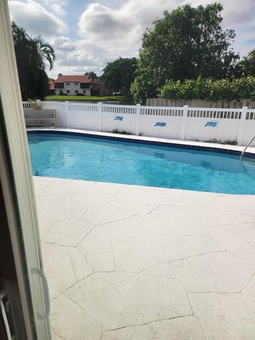 27 Vista Del Rio, Boynton Beach, FL 33426