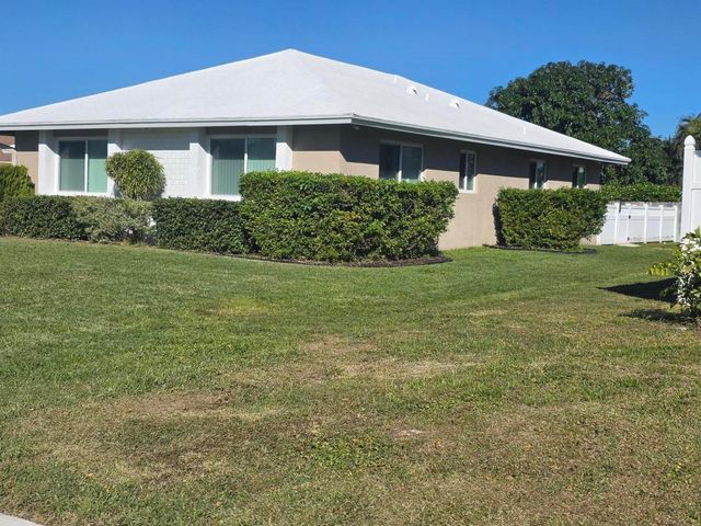 27 Vista Del Rio, Boynton Beach, FL 33426