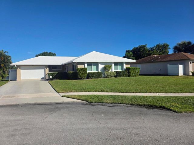 27 Vista Del Rio, Boynton Beach, FL 33426