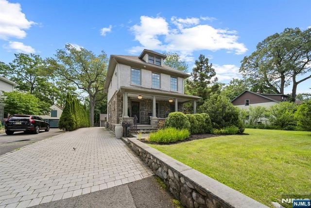 30 Highwood Avenue, Midland Park, NJ 07432