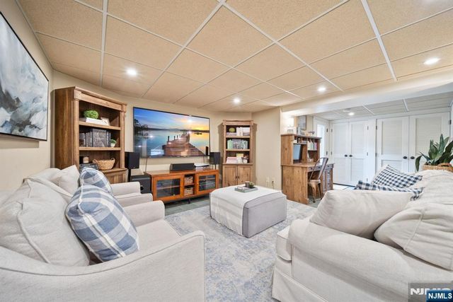 30 Highwood Avenue, Midland Park, NJ 07432