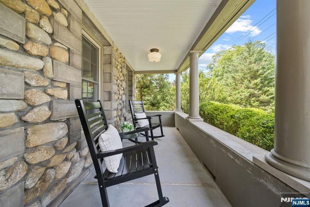 30 Highwood Avenue, Midland Park, NJ 07432