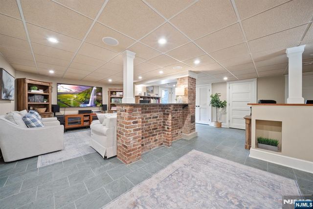 30 Highwood Avenue, Midland Park, NJ 07432