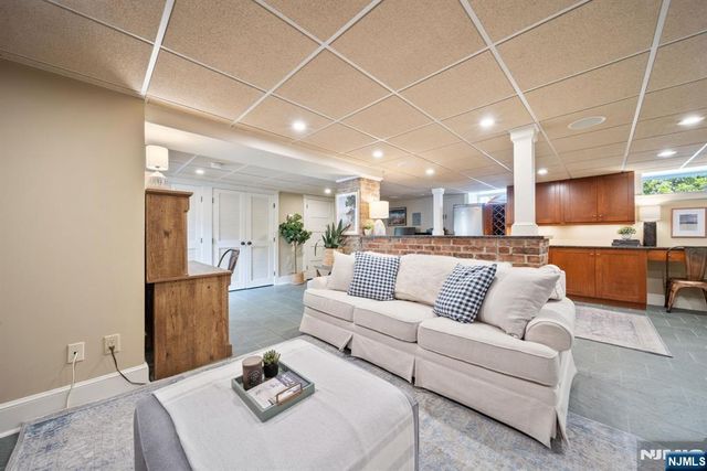 30 Highwood Avenue, Midland Park, NJ 07432