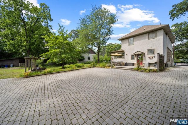 30 Highwood Avenue, Midland Park, NJ 07432