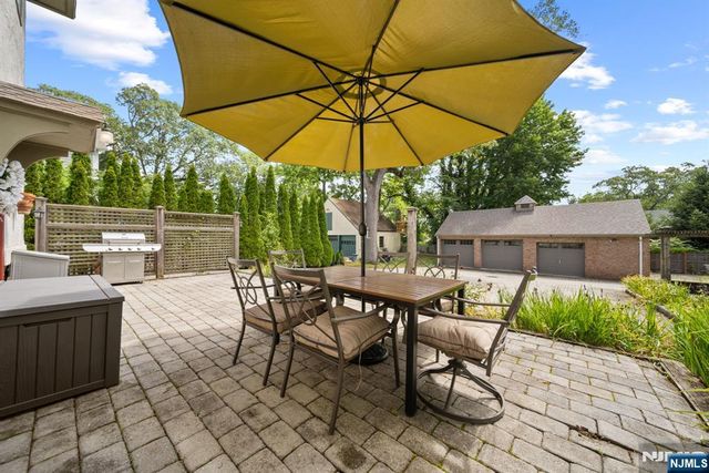 30 Highwood Avenue, Midland Park, NJ 07432