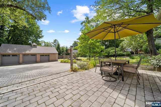 30 Highwood Avenue, Midland Park, NJ 07432