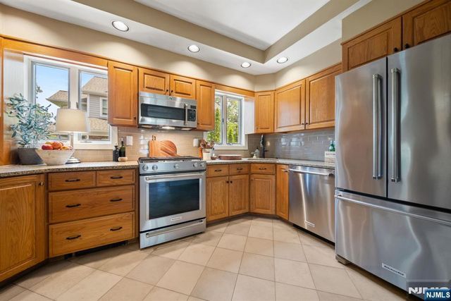 30 Highwood Avenue, Midland Park, NJ 07432