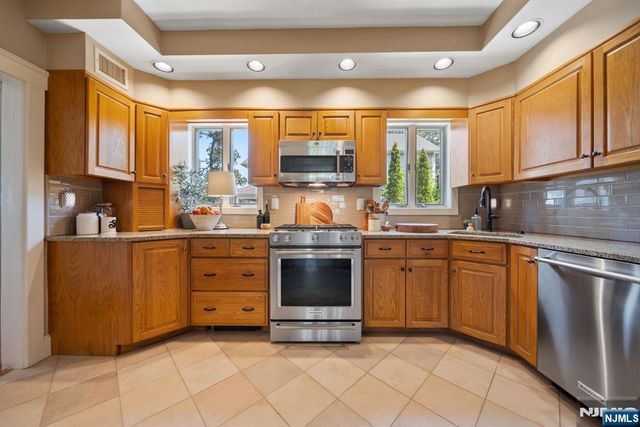 30 Highwood Avenue, Midland Park, NJ 07432