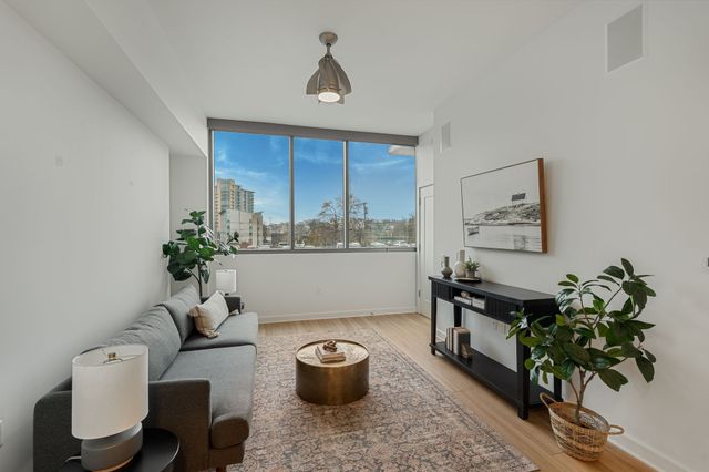 1212 Laurel St Apt 206, Nashville, TN 37203