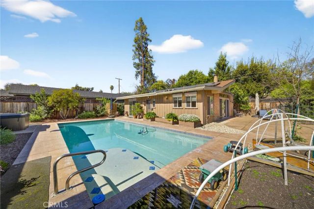 4872 N Arcade, Fresno, CA 93704