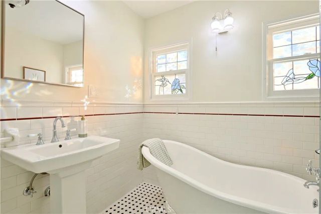 127 S Redwood Avenue, Brea, CA 92821