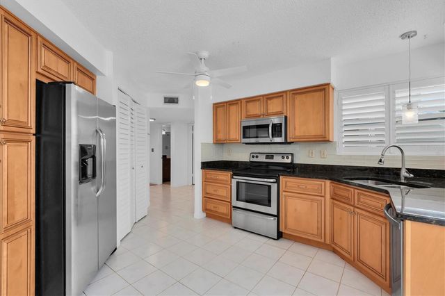 6000 BAHIA DEL MAR CIRCLE 132, St Petersburg, FL 33715