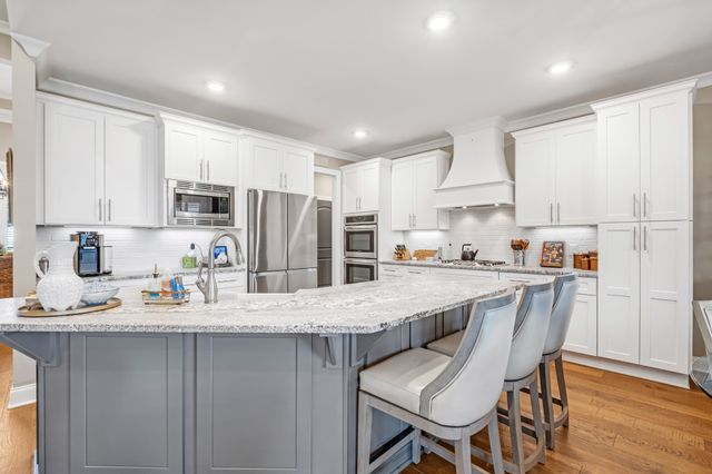 126 Thornwood Pl, Hendersonville, TN 37075