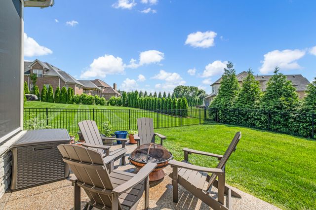 126 Thornwood Pl, Hendersonville, TN 37075