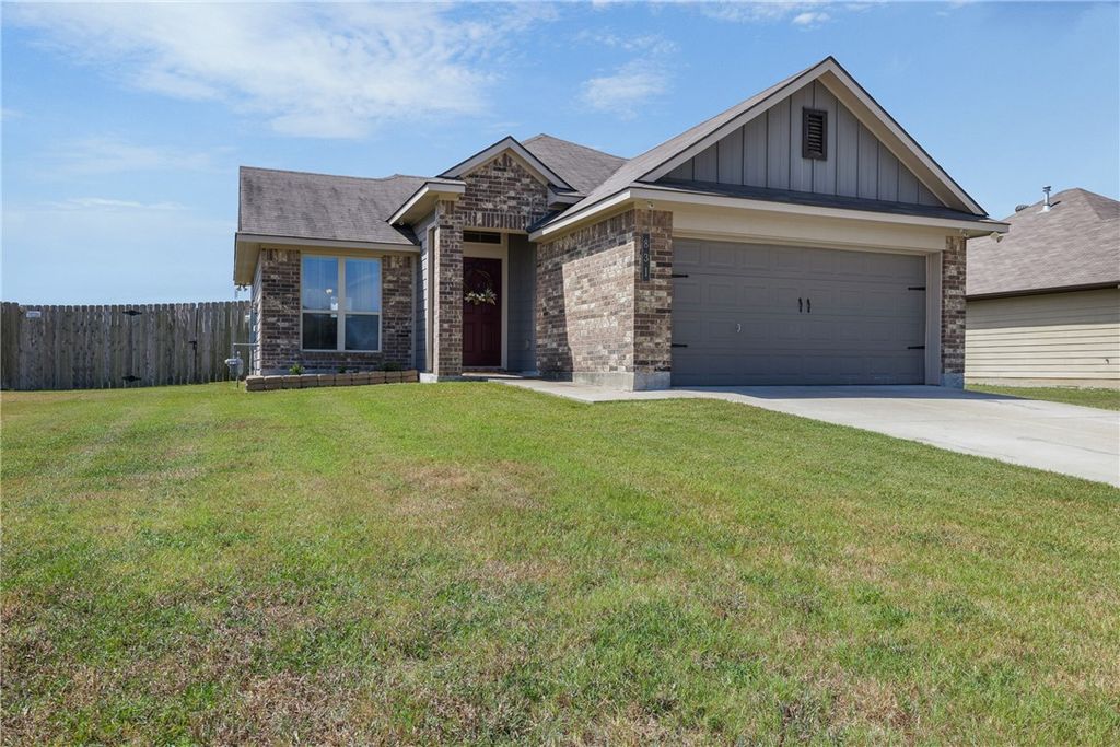 831 Mockingbird Street, Navasota, TX 77868 — exterior