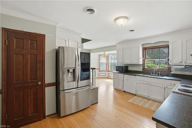 4852 Graystone CT, Virginia Beach, VA 23464