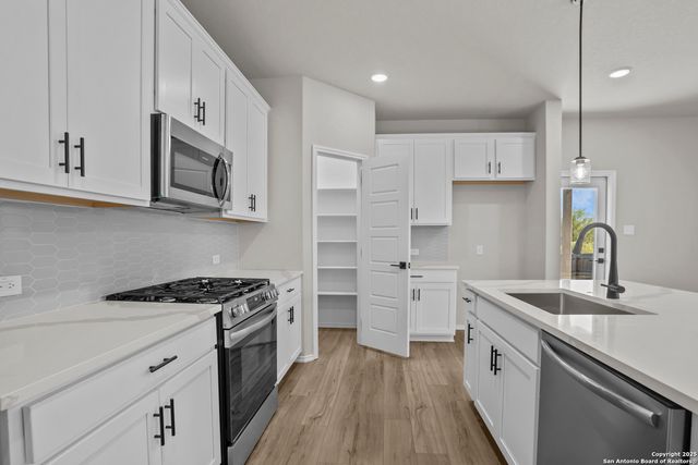 3230 Blantyre, Converse, TX 78109