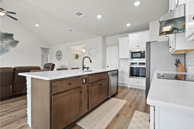 596 J W Martine Road, Hearne, TX 77859
