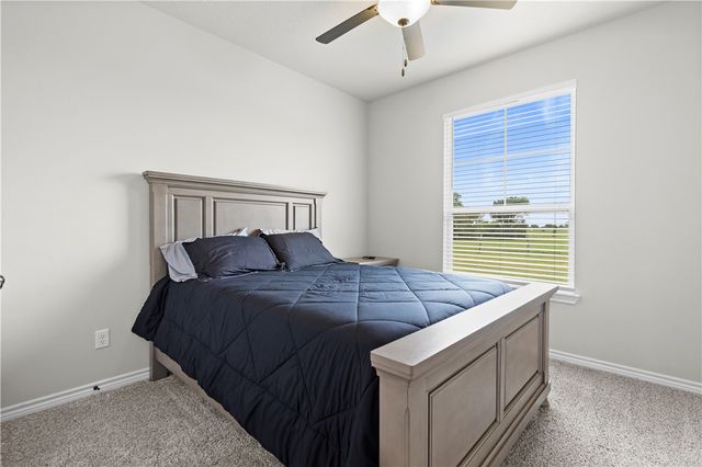 596 J W Martine Road, Hearne, TX 77859