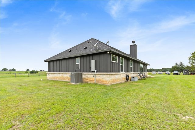 596 J W Martine Road, Hearne, TX 77859