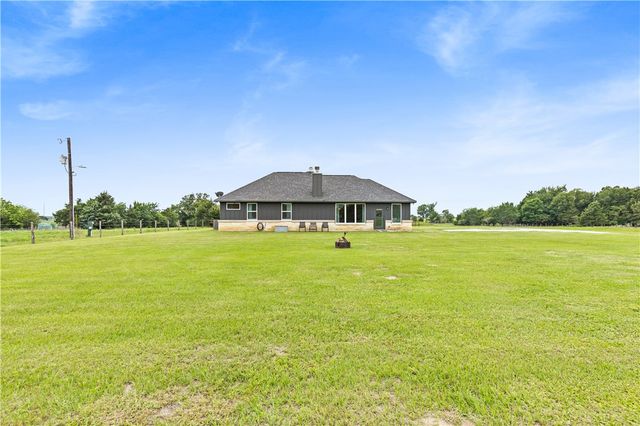 596 J W Martine Road, Hearne, TX 77859