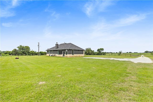 596 J W Martine Road, Hearne, TX 77859