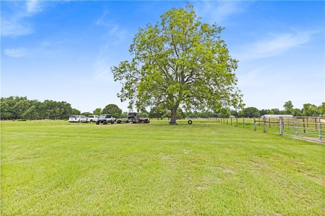 596 J W Martine Road, Hearne, TX 77859