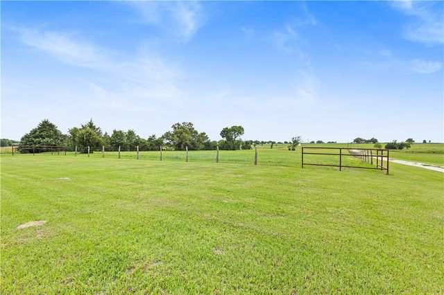 596 J W Martine Road, Hearne, TX 77859