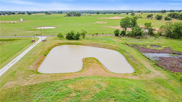 596 J W Martine Road, Hearne, TX 77859