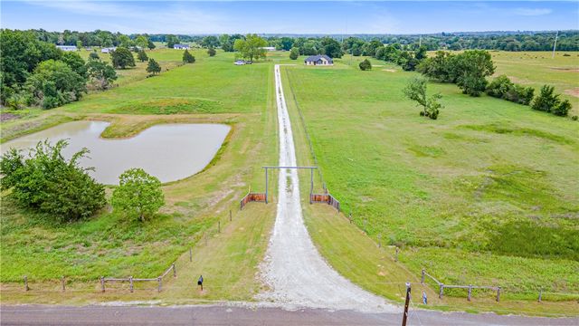 596 J W Martine Road, Hearne, TX 77859
