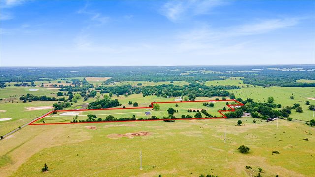 596 J W Martine Road, Hearne, TX 77859
