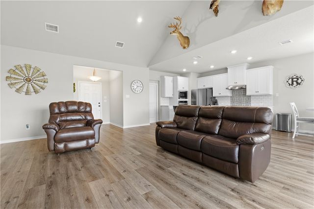 596 J W Martine Road, Hearne, TX 77859