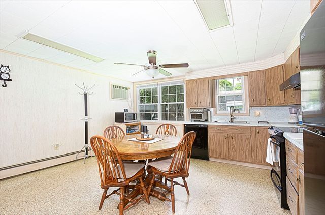 70 Trinity Ave, Worcester, MA 01605